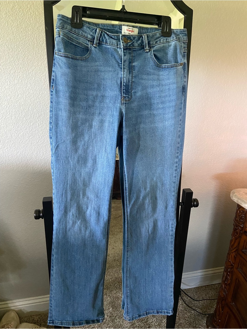 Wrangler Women’s Light Blue Straight-Leg Jeans